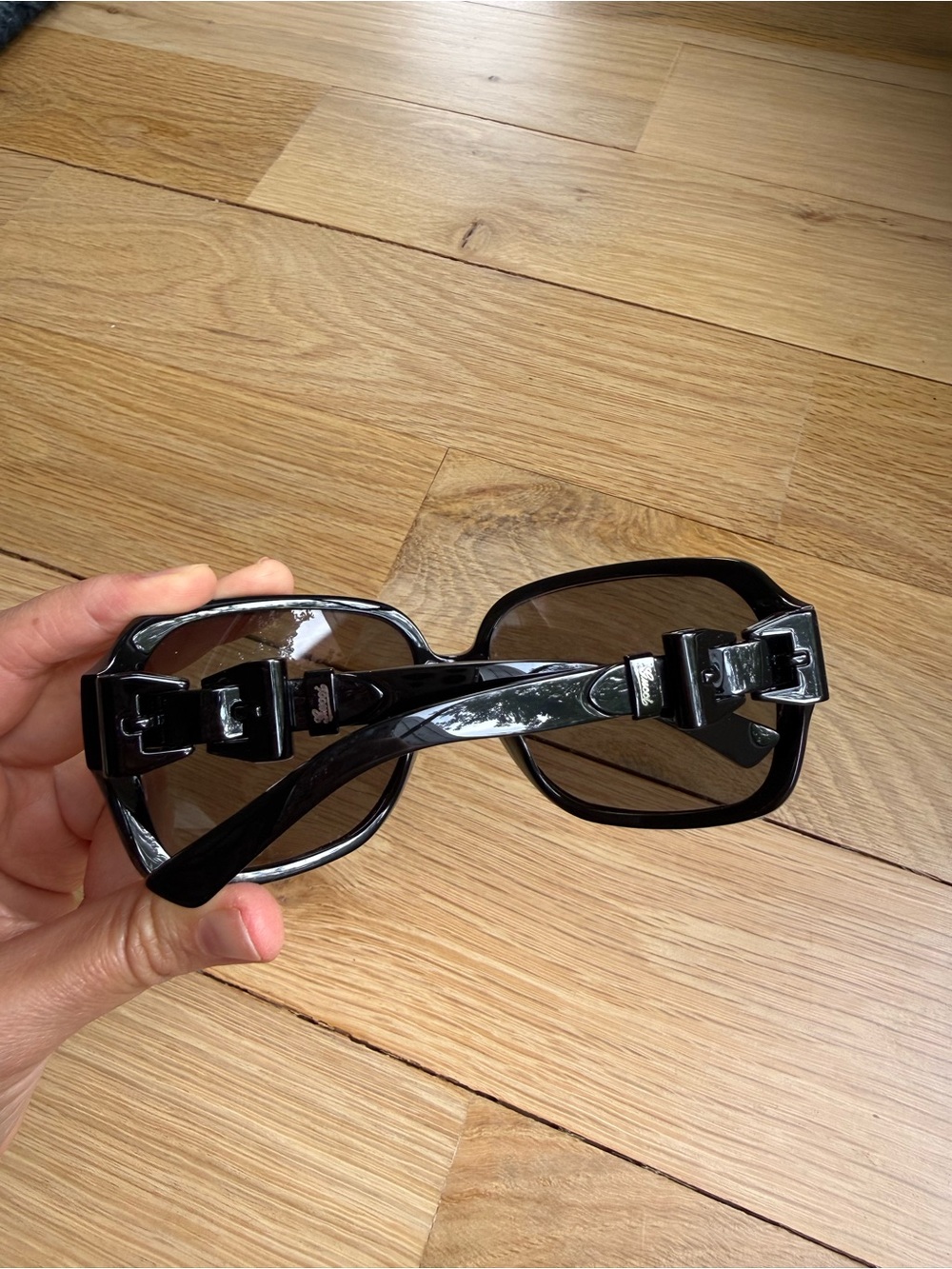 GUCCI Buckle Sunglasses GG3006/S in Pristine Black - Picture 6 of 9